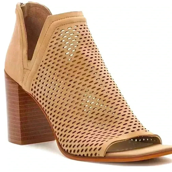 VINCE CAMUTO the Katnina Perforated Nubuck Open Toe Shooties size 7.5 - Picture 1 of 10